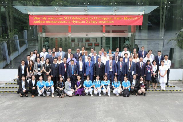 2019上海合作组织地方领导人会晤代表参观超声医疗国家工程研究中心